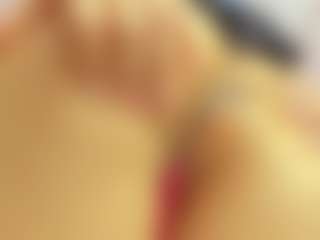 Live cam show with Danessacronin - Petite on WildCum
