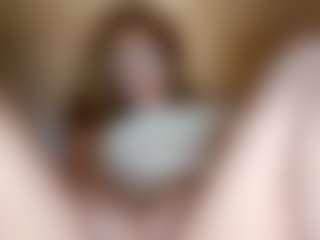 Live cam show with ElssaDaisy - Belly on Hubzter Live