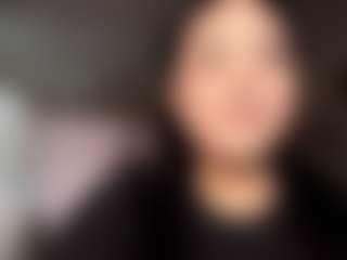 Live cam show with Mia - Small Tits Mature on CamClone