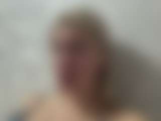 Live cam show with Lily - Nipple Piercings on Hubzter Live