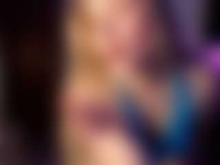 Live cam show with MissBlossomm - Oil on alttransgirls