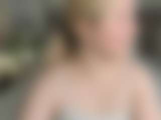 Live cam show with SunshySunshy - Teasing on Camsoda