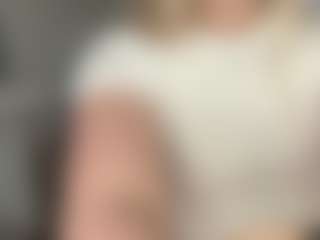 Live cam show with Rina - Blonde Hair Amateur on Camsoda