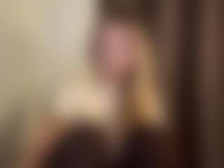 Live cam show with Stella - Camel Toe on Camsoda