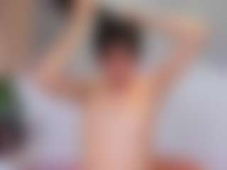 Live cam show with MokaSweet18 - Skinny on Milfs Live
