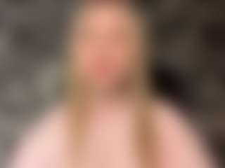 Live cam show with RoslynMiernik - Teen (18+) on Milf Play