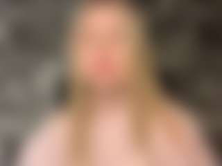 RoslynMiernik's Live Sex Cam Show