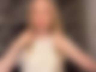 Live cam show with RoslynMiernik - Pretty on Camsoda