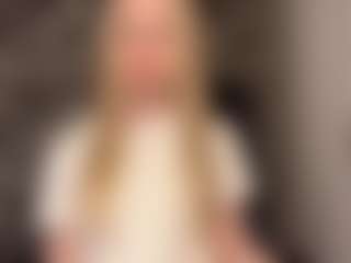 RoslynMiernik's Live Sex Cam Show