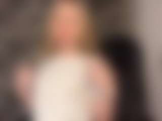 Live cam show with RoslynMiernik - Normal on StripNow