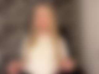 Live cam show with RoslynMiernik - Long Hair on Camsoda