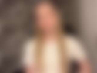 RoslynMiernik's Live Sex Cam Show