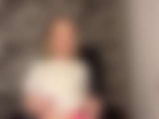 RoslynMiernik's Live Sex Cam Show
