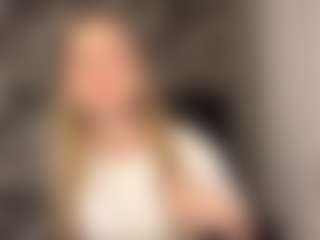 RoslynMiernik's Live Sex Cam Show