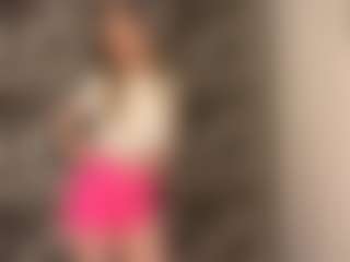 Live cam show with RoslynMiernik - Pretty on milfzrlive.com