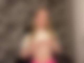 RoslynMiernik's Live Sex Cam Show