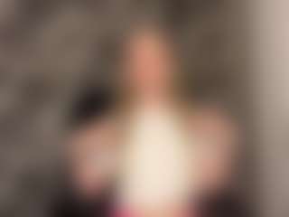 RoslynMiernik's Live Sex Cam Show