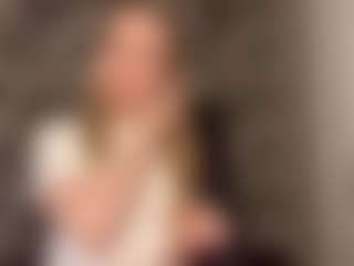 RoslynMiernik's Live Sex Cam Show