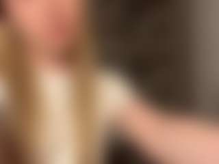 Live cam show with RoslynMiernik - Pretty on Stripli.com