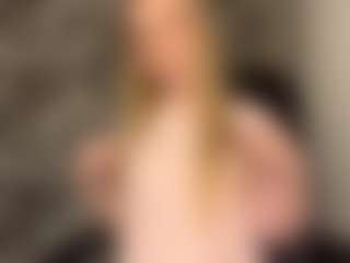 RoslynMiernik's Live Sex Cam Show