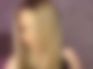 Live cam show with RoslynMiernik - Blonde Hair on Camsoda