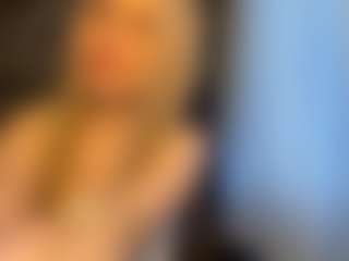 Live cam show with RoslynMiernik - Thong on Camsoda