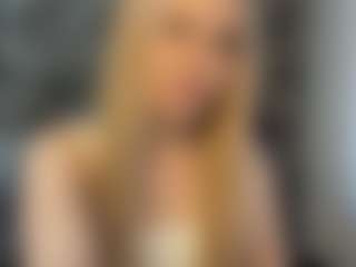 Live cam show with RoslynMiernik - Shower on AdultVida.com