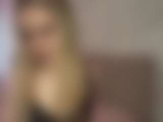 Live cam show with RoslynMiernik - Domination on madthumbs