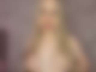 RoslynMiernik's Live Sex Cam Show