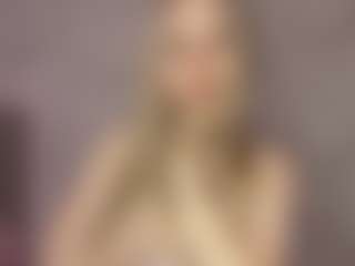 RoslynMiernik's Live Sex Cam Show