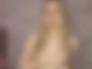 RoslynMiernik's Live Sex Cam Show