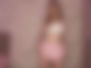 Live cam show with RoslynMiernik - Pretty on Camsoda