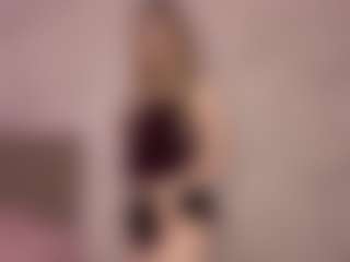 RoslynMiernik's Live Sex Cam Show