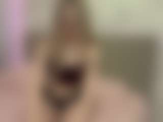 Live cam show with RoslynMiernik - Blonde Hair on live18s.com