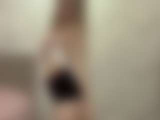 Live cam show with RoslynMiernik - Camel Toe on Camsoda