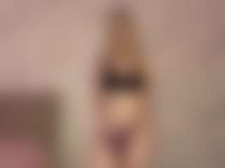Live cam show with RoslynMiernik - Erotic on liverealitysex.com