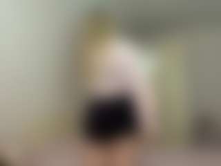 Spettacolo in cam dal vivo con RoslynMiernik - Ahegao su Camsoda