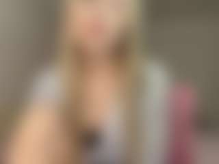 Live cam show with RoslynMiernik - Upskirt on Gym Cam Girls