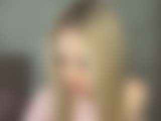 Live cam show with RoslynMiernik - Cute on madthumbs