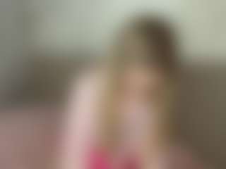 Live cam show with RoslynMiernik - Erotic Teen (18+) on Camsoda