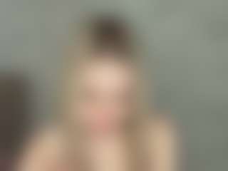 RoslynMiernik's Live Sex Cam Show