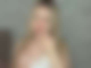 RoslynMiernik's Live Sex Cam Show