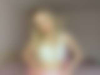 Live cam show with RoslynMiernik - Camel Toe on Dolls Live