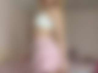 Live cam show with RoslynMiernik - Cute on liverealitysex.com