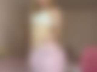 Live cam show with RoslynMiernik - Cute on CamwithHer