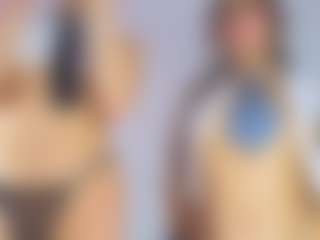 Live cam show with Vic - Petite MILF on AdultVida.com