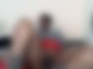 CreamBum MILF webcam performer live streaming