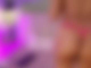 Live cam show with DebonyRose - Shaved Pussy Curvy on Livezox