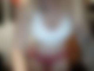 Performer in webcam MILF Jadebratz23 in streaming live