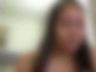 Live cam show with julieee04 - Bedroom on luckytryst.com